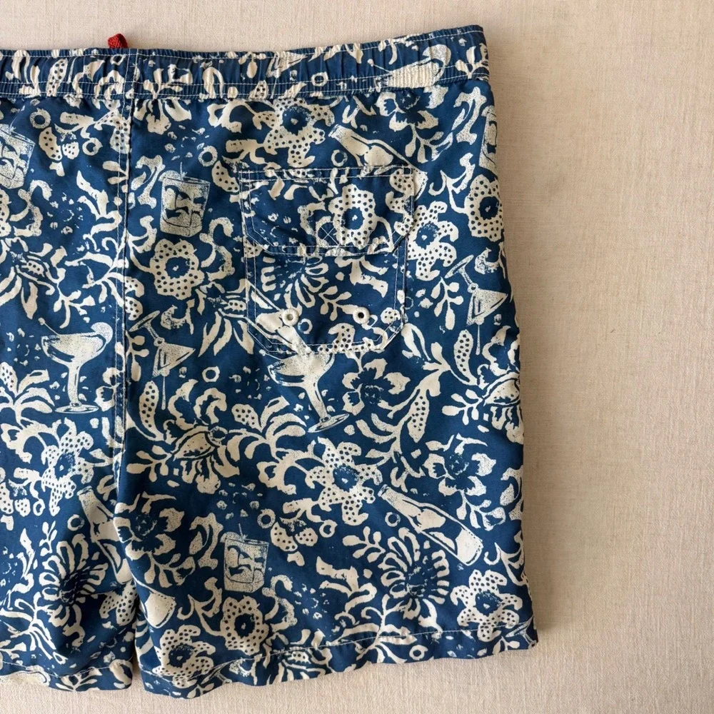 Tommy Bahama Swim Trunks Large Blue White Floral Cocktail Print Board Shorts
